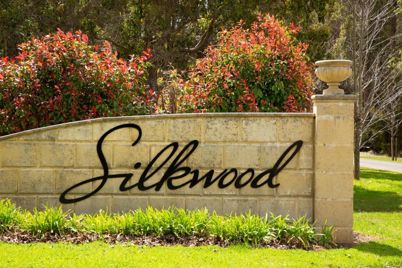 彭伯顿Silkwood Estate别墅 外观 照片